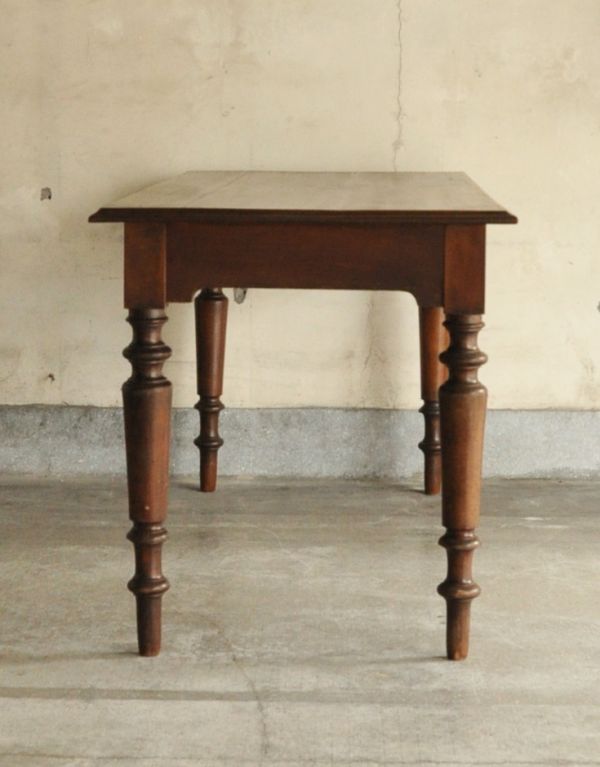 アンティーク家具　フランスのアンティーク家具、大人４〜６人で使えるダイニングテーブル。横からの姿も美しいです。(x-606-f)