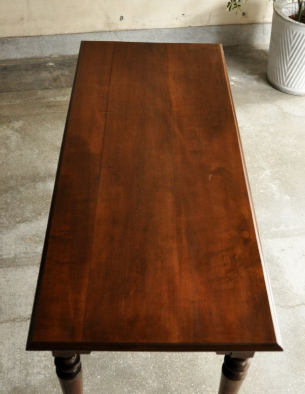 アンティーク家具　フランスのアンティーク家具、大人４〜６人で使えるダイニングテーブル。天板もキレイに仕上げました。(x-606-f)