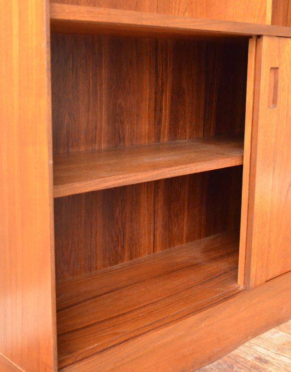 北欧ヴィンテージ　チーク　キャビネット チーク材のヴィンテージ北欧家具、引き戸式キャビネット(x-611-f