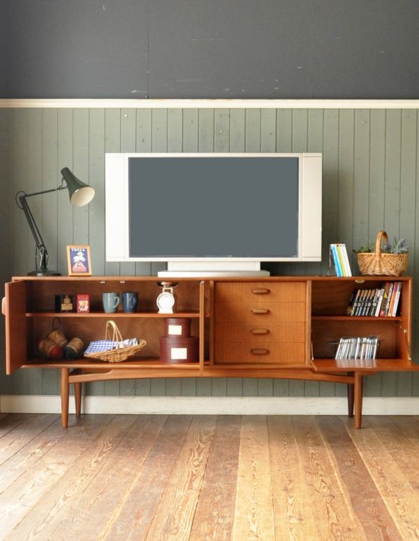 アンティーク家具 イギリスのビンテージ家具、おしゃれなG-PLANのサイドボード。DVDや本、漫画などをまとめて片付けられます。(x-616-f)