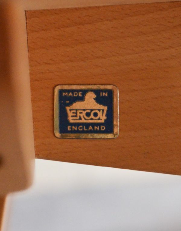 アーコールの家具 アンティーク家具 ヴィンテージのアーコール家具、伸張式のダイニングテーブル。アンティークのため破れなどありますが、アーコールのタグが残っている椅子です。(x-621-f)