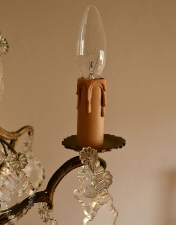 シャンデリア 照明・ライティング フランスアンティークのガラス×真鍮製シャンデリア(3灯タイプ)。本物のキャンドルのような装飾です。(x-624-z)