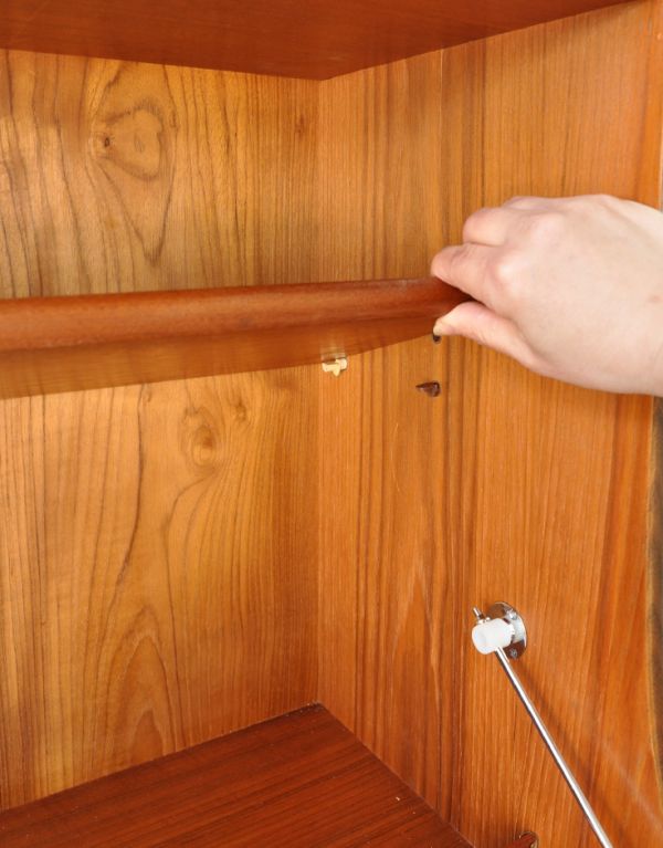 G-PLAN(Gプラン)　アンティーク家具　ヴィンテージの北欧インテリア、おしゃれなサイドボード（Gプラン）。棚板は全て可動になります。(x-625-f)