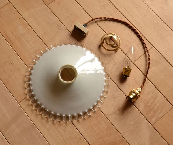 ペンダントライト　照明・ライティング　憧れのフレンチレース、アンティークシェード ペンダントライト（コード・シャンデリア電球・ギャラリーA付き）。ガラスシェード、コード、電球1個、ギャラリーを全てセットでお届けするので、届いてすぐに取り付けられます。(x-625-z)