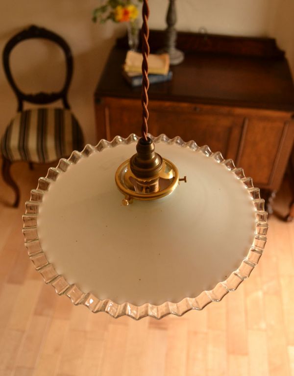 ペンダントライト　照明・ライティング　憧れのフレンチレース、アンティークシェード ペンダントライト（コード・シャンデリア電球・ギャラリーA付き）。【 シェードのサイズ 】  直径24.5×高さ5.5cm（シェード）コードは50、80cm以外にも、ご希望の長さで加工してお届けします。(x-625-z)