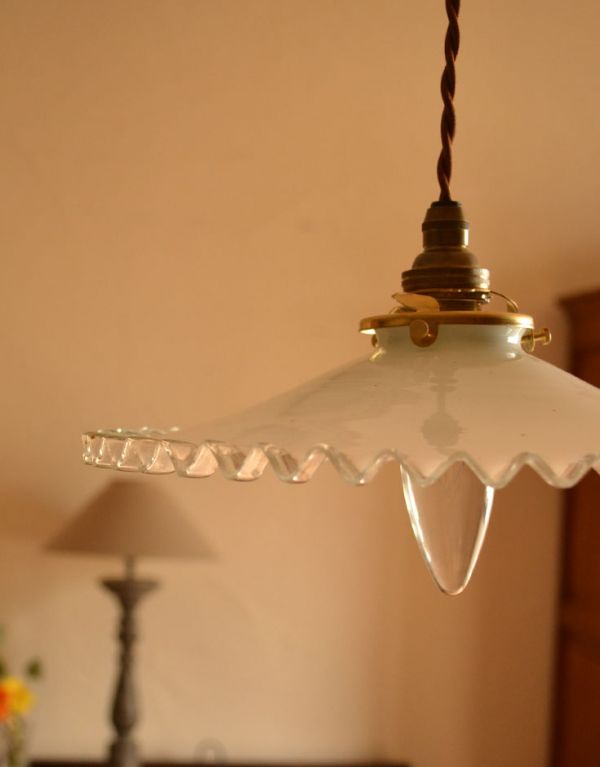ペンダントライト　照明・ライティング　憧れのフレンチレース、アンティークシェード ペンダントライト（コード・シャンデリア電球・ギャラリーA付き）。シェードは、アンティークのため、誤差があったり、キズ、汚れが入っている場合もあります。(x-625-z)