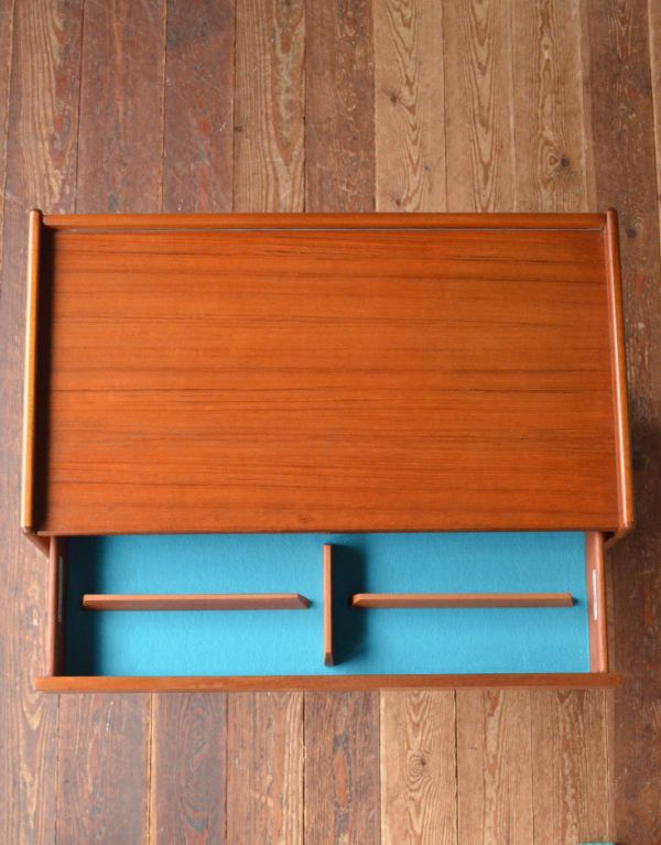 アンティークのキャビネット アンティーク家具 マッキントッシュのヴィンテージ家具、たっぷり収納付きのワゴン。仕切りの入った引き出しがあります。(x-626-f)