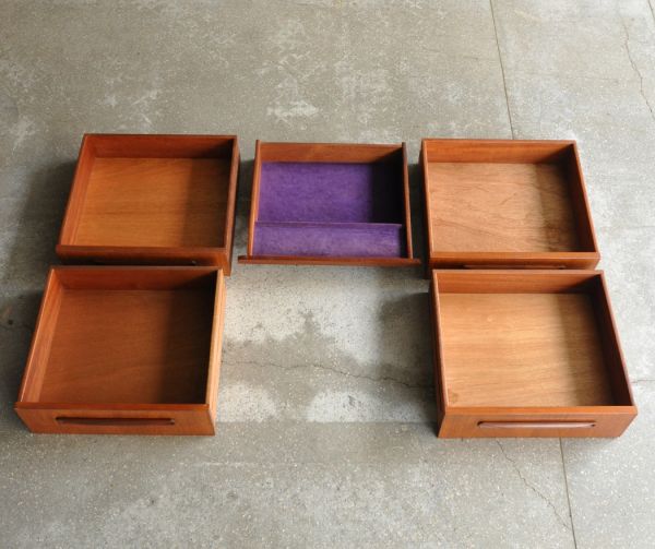 アンティーク家具　ハイセンスなビンテージ家具、北欧スタイルのドレッサー（G-plan）。引き出しがあるので細かいものもしまえてとっても便利です。(x-628-f)