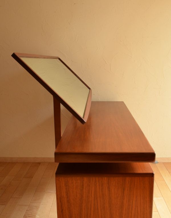 Gプランのヴィンテージ家具、デスクにもおススメのドレッサー(x-629-f