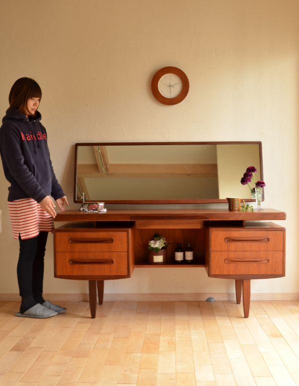 ヴィンテージドレッサー　鏡付き　アンティーク 昭和レトロ 鏡台 三面鏡 ドレッサー アンティーク 家具 木製