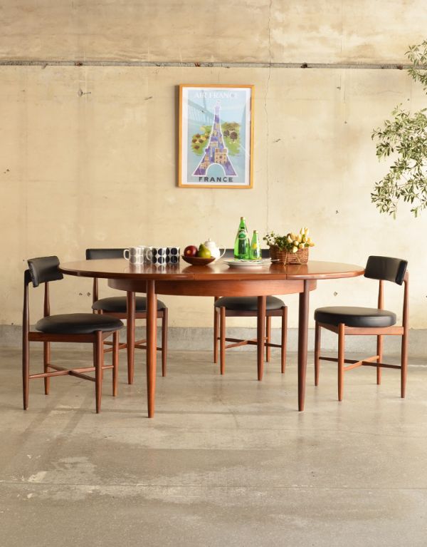 アンティーク家具 G-planのヴィンテージ家具、フレスコシリーズのダイニングテーブル。広げるとこ〜んなに広くなります!急な来客があっても、このテーブルがあれば安心!4〜6人で使えます。(x-630-f)