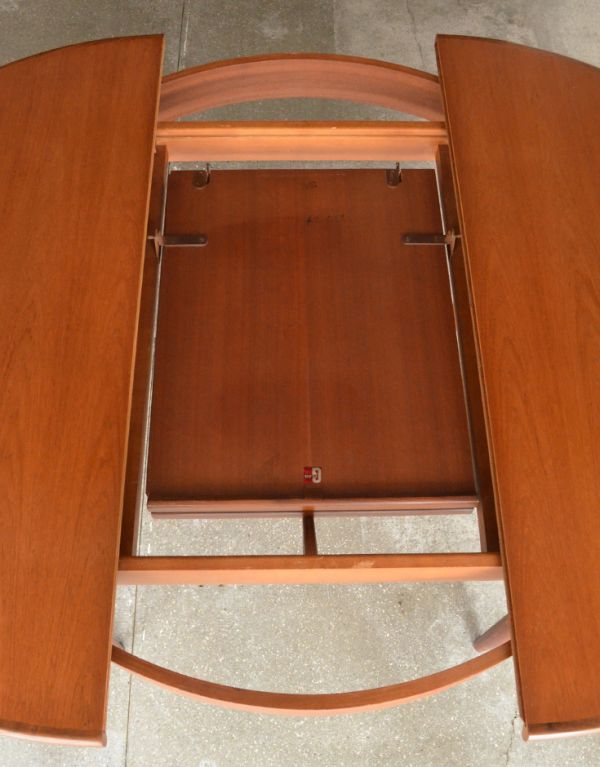 アンティーク家具 G-planのヴィンテージ家具、フレスコシリーズのダイニングテーブル。広げるのは簡単です。(x-630-f)