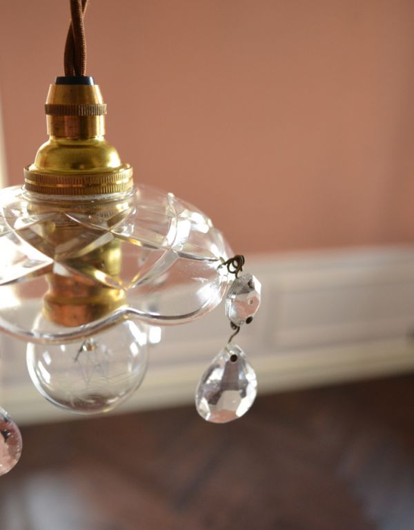 アンティークの照明 照明・ライティング フランスアンティーク、ガラスドロッププチシャンデリア(器具セット付き)。【 シェードのサイズ 】 直径10×高さ7.5cm(シェード)コードは50、80cm以外にも、ご希望の長さで加工してお届けします。(x-630-z)