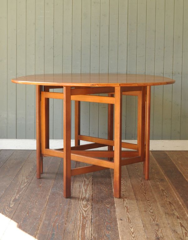 アンティークのテーブル　アンティーク家具　北欧スタイルのヴィンテージ家具、ドロップリーフダイニングテーブル。もちろん常に広げたままの状態でもお使い頂けます。(x-631-f)