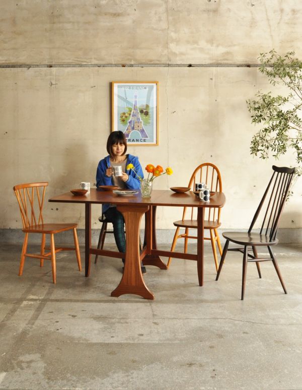 アンティークのテーブル　アンティーク家具　カッコいい北欧テイストのビンテージG-planダイニングテーブル（伸張式）。自由に大きさを変えて楽しめる伸張式のダイニングテーブル。(x-632-f)