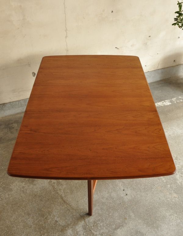 アンティークのテーブル　アンティーク家具　カッコいい北欧テイストのビンテージG-planダイニングテーブル（伸張式）。天板です。(x-632-f)