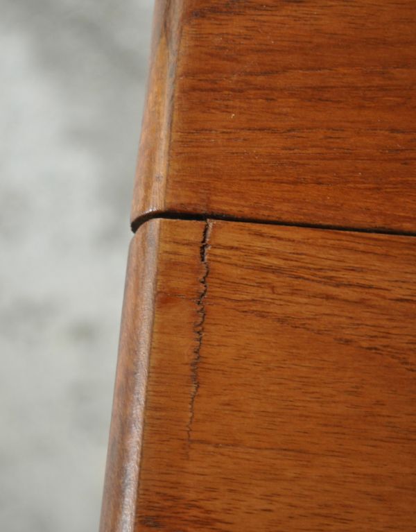 アンティークのテーブル　アンティーク家具　カッコいい北欧テイストのビンテージG-planダイニングテーブル（伸張式）。メンテナンスをしてありますので、つなぎ目も美しいです。(x-632-f)