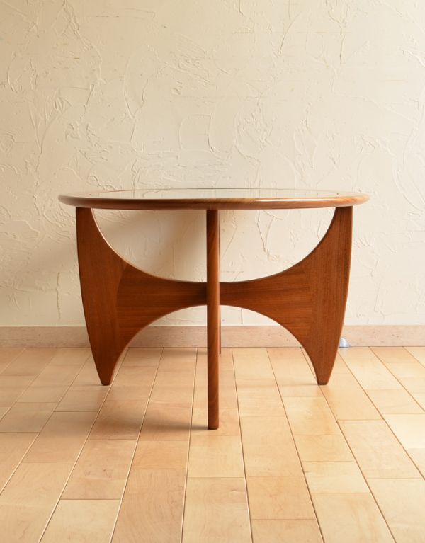 北欧ビンテージスタイル アンティーク家具 ヴィンテージの北欧インテリア、Gプランのセンターテーブル。パソコンを置いて、コーヒー片手にインターネットで調べ物なんて使い方も素敵ですね。(x-633-f)