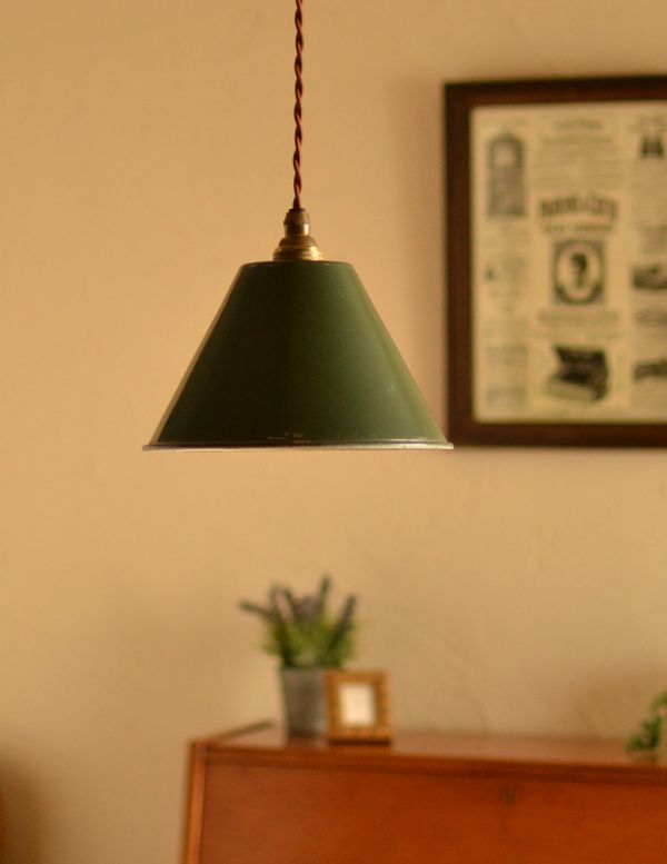 ペンダントライト 照明・ライティング フランスアンティークのエナメルランプシェード(コード・シャンデリア球・ギャラリーなし)。【 シェード 】直径20×高さ12cmコードは50、80cm以外にも、ご希望の長さで加工してお届けします。(x-633-z)