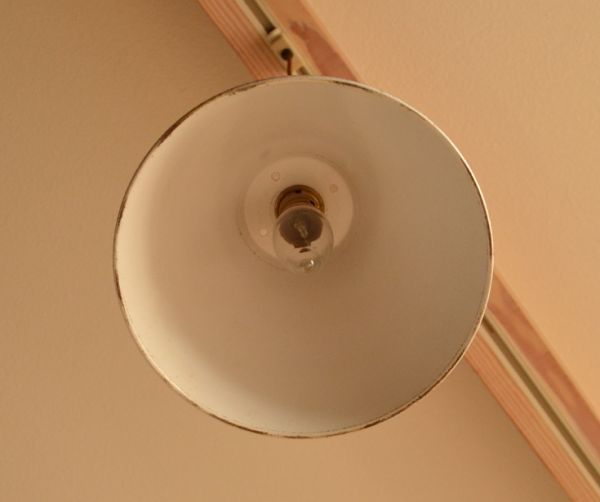 ペンダントライト 照明・ライティング フランスアンティークのエナメルランプシェード(コード・シャンデリア球・ギャラリーなし)。内側はこんな感じです。(x-633-z)