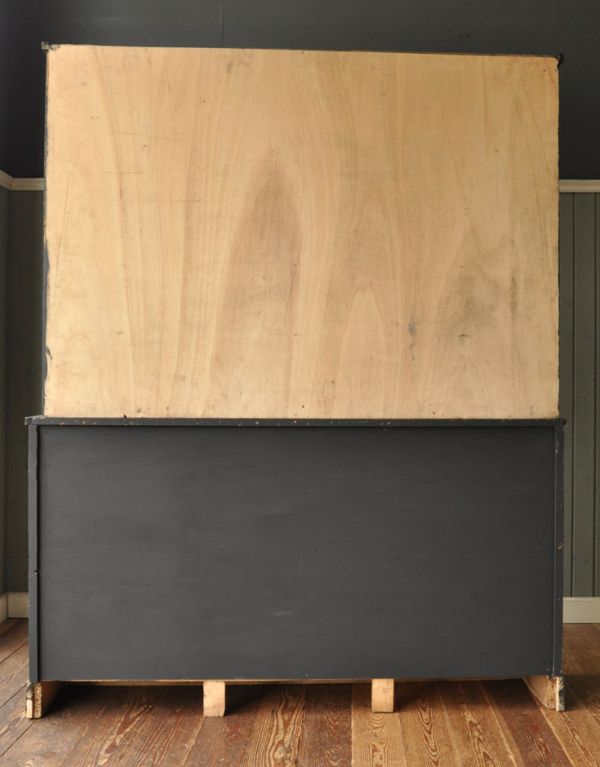 アンティークのキャビネット アンティーク家具 アンティークのフレンチ家具、大きなガラスが入ったキャビネット。キチンとメンテナンスしてあるので、裏側もキレイです。(x-637-f)