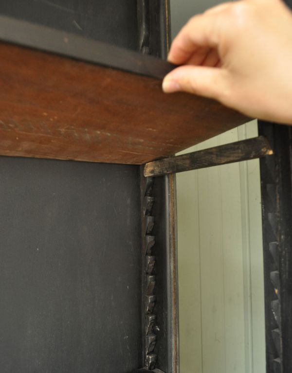 アンティークのキャビネット アンティーク家具 アンティークのフレンチ家具、大きなガラスが入ったキャビネット。棚板は可動です。(x-637-f)