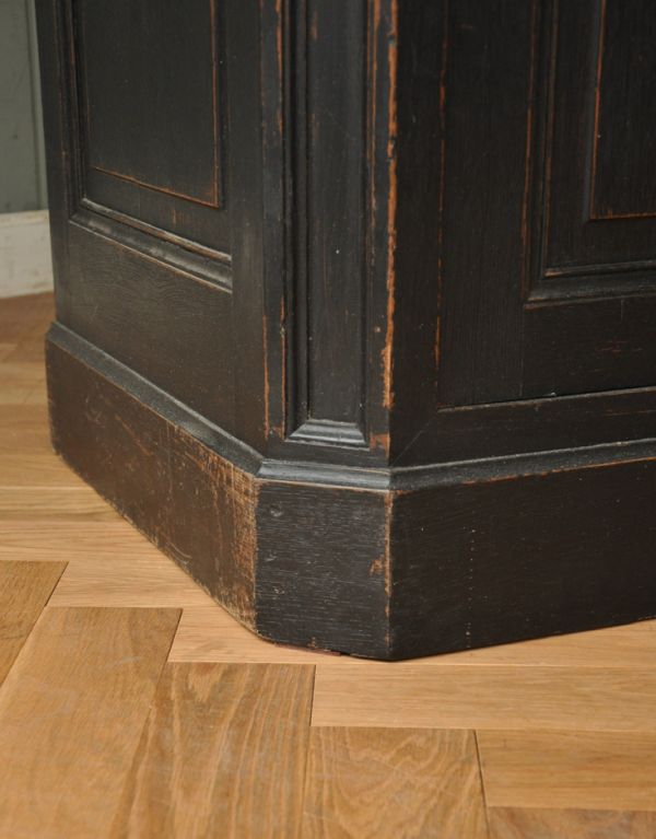 アンティークのキャビネット アンティーク家具 おしゃれなアンティークのフレンチインテリア、ブラック色のキャビネット。きちんと支えます。(x-639-f)