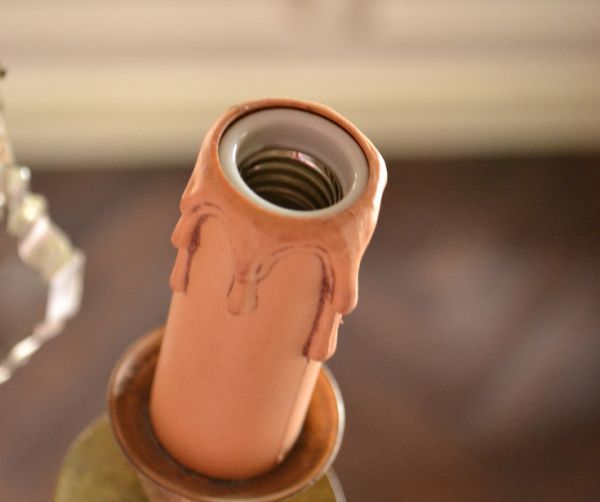 シャンデリア 照明・ライティング 4灯タイプ ガラスアクセサリーがたっぷり付いた フランスアンティークの真鍮製シャンデリア。オーバーホール済みなので安心してお使い頂けます。(x-644-z)