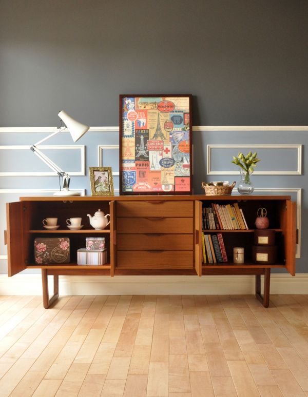 アンティークのキャビネット アンティーク家具 TVボードに最適なイギリスのビンテージ家具、北欧スタイルのサイドボード。DVDや本、漫画などをまとめて片付けられます。(x-645-f)