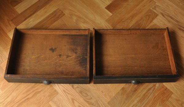 アンティークのキャビネット　アンティーク家具　フランスのペイントのアンティーク家具、大きなショップカウンター。このカウンターには引き出しもあるんです！小さなものを片付けられて、便利ですよ。(x-649-f)