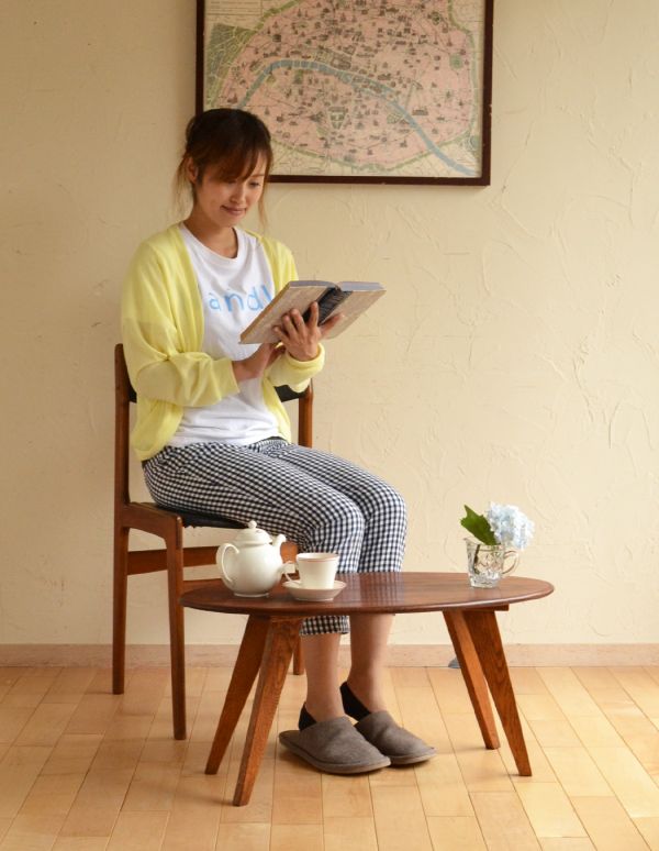 ロイドテーブル　アンティーク家具　便利な英国のビンテージ家具、小さなスモールテーブル。お茶をするテーブルにピッタリ！和洋問わず、どんなテイストにもマッチして使って頂けます。(x-650-f)