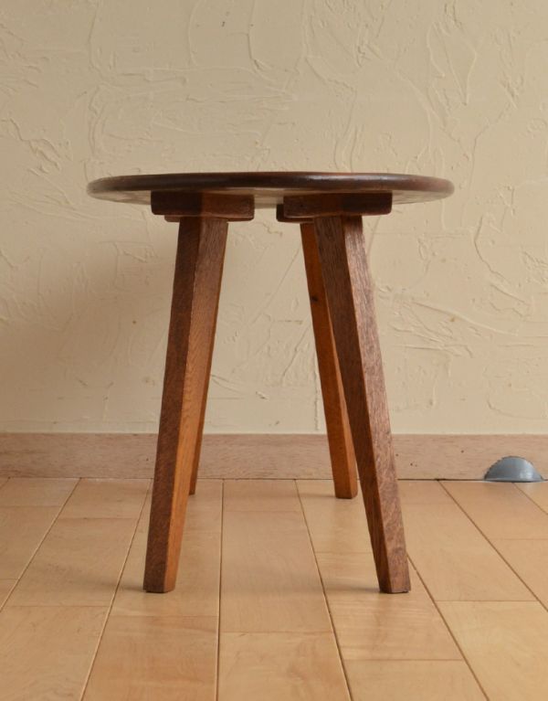 ロイドテーブル　アンティーク家具　便利な英国のビンテージ家具、小さなスモールテーブル。横から見るとこんなにコンパクト。(x-650-f)