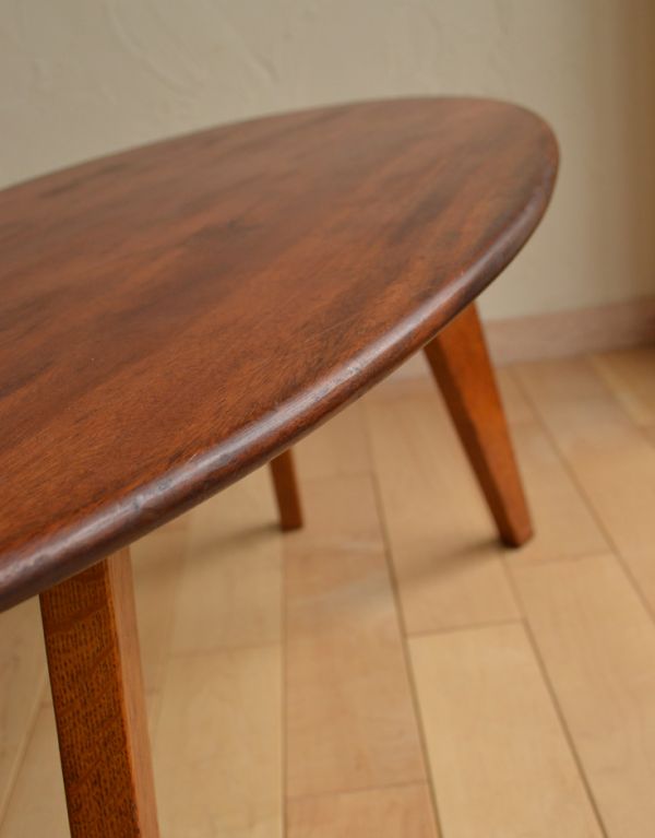ロイドテーブル　アンティーク家具　便利な英国のビンテージ家具、小さなスモールテーブル。角が丸いので小さなお子様にも安心です。(x-650-f)