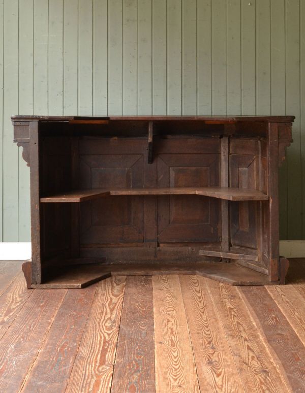 アンティークのキャビネット　アンティーク家具　こげ茶色のフランスアンティーク家具、彫が美しいショップカウンター（レジ台）。裏は収納になっています。(x-652-f)