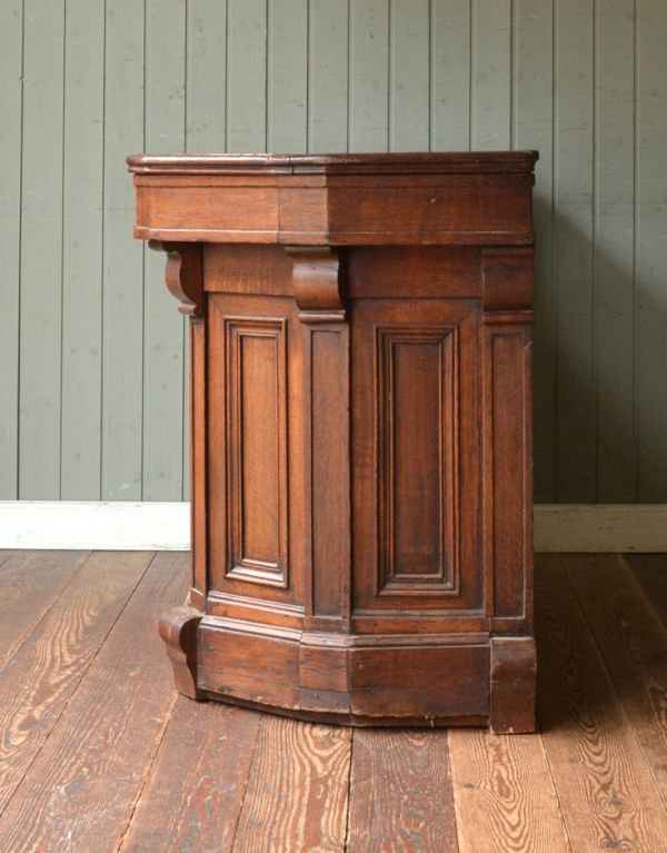 アンティークのキャビネット　アンティーク家具　こげ茶色のフランスアンティーク家具、彫が美しいショップカウンター（レジ台）。サイドも彫があって美しいです。(x-652-f)