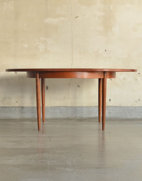 G-PLAN(Gプラン) アンティーク家具 アンティーク テーブルG-plan。広げるとこ〜んなに広くなります!急な来客があっても、このテーブルがあれば安心!4〜6人で使えます。(k-1192-f)