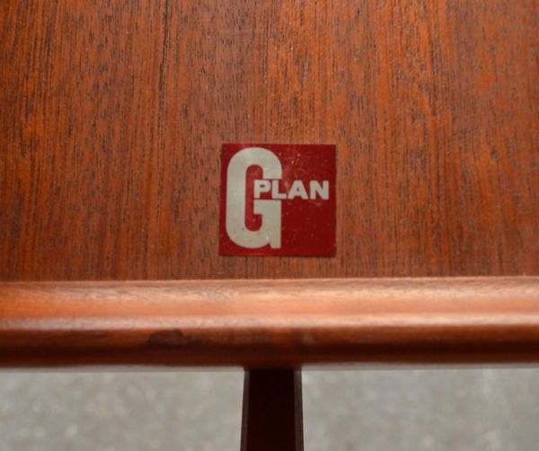 G-PLAN(Gプラン) アンティーク家具 アンティーク テーブルG-plan。「G-PLAN」のロゴステッカーが付いています。(k-1192-f)