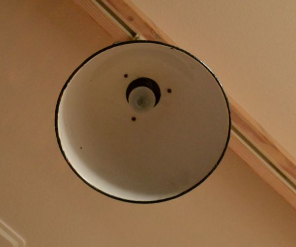 ペンダントライト　照明・ライティング　インダストリアル照明、フランスアンティークエナメルランプ（Lipa）（Ｅ26球付き）。内側はこんな感じです。(x-654-z)