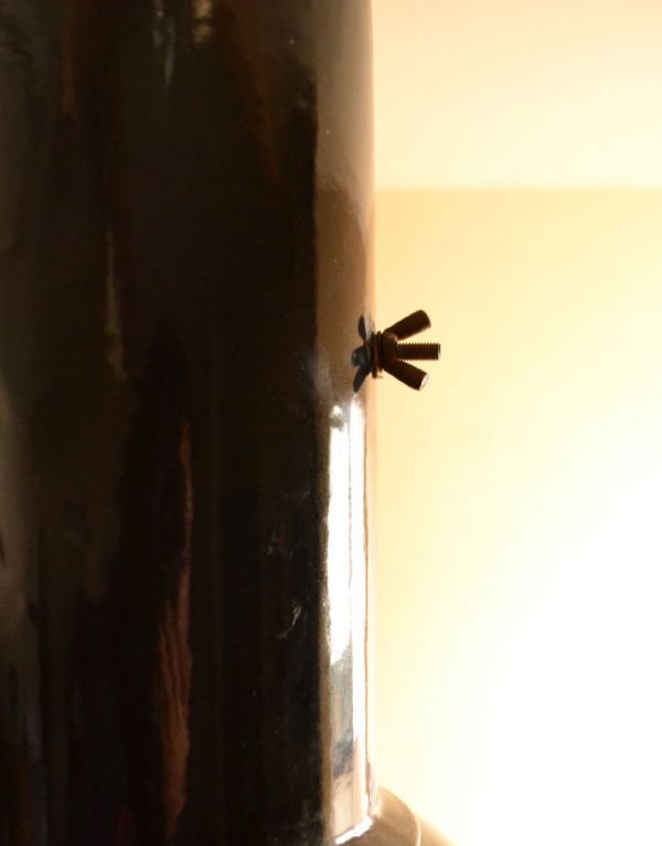 ペンダントライト　照明・ライティング　インダストリアル照明、フランスアンティークエナメルランプ（Lipa）（Ｅ26球付き）。シェードに金具が付いています。(x-654-z)