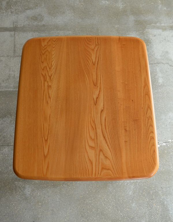 アーコールの家具　アンティーク家具　北欧スタイルのアーコール家具、小ぶりなダイニングテーブル。スマートな雰囲気に使える四角い天板。(x-656-f)