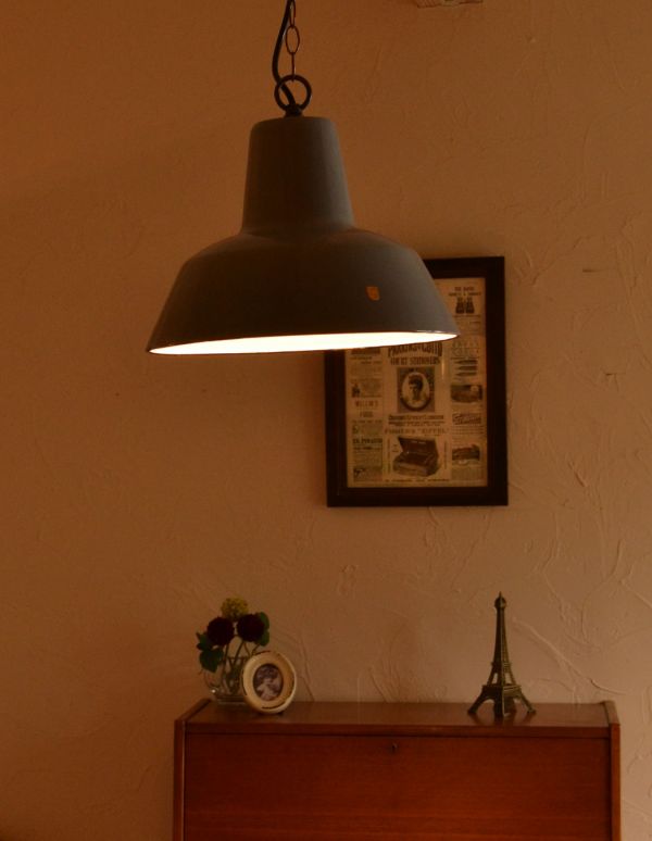 ペンダントライト　照明・ライティング　Philips社製、フランスアンティークエナメルランプ（コード・Ｅ26球付・ギャラリーなし）。アーコールの家具とも相性はピッタリ。(x-657-z)