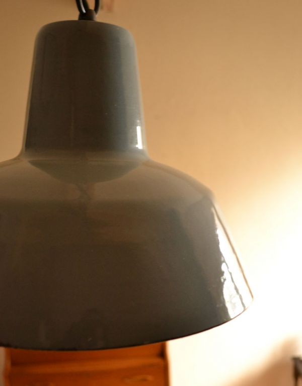 ペンダントライト　照明・ライティング　Philips社製、フランスアンティークエナメルランプ（コード・Ｅ26球付・ギャラリーなし）。アンティークですが、とてもキレイな状態です。(x-657-z)