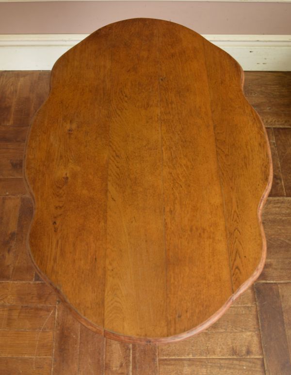 ロイドテーブル　アンティーク家具　フランスでのアンティーク家具、畳める丸い天板のサイドテーブル（ティルトップテーブル）。天板もピカピカにお直ししました。(x-659-f)