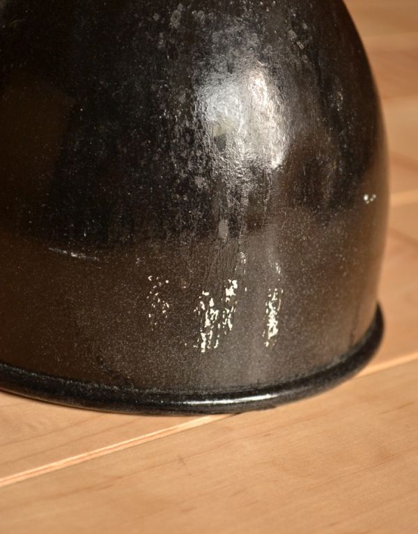 ペンダントライト 照明・ライティング フランスの北欧ランプシェード、アンティークエナメルランプ(ブラックコード・シャンデリア球付き)。シェードは、アンティークのため、色むらがあったり、キズ、汚れが入っている場合もあります。(x-660-z)