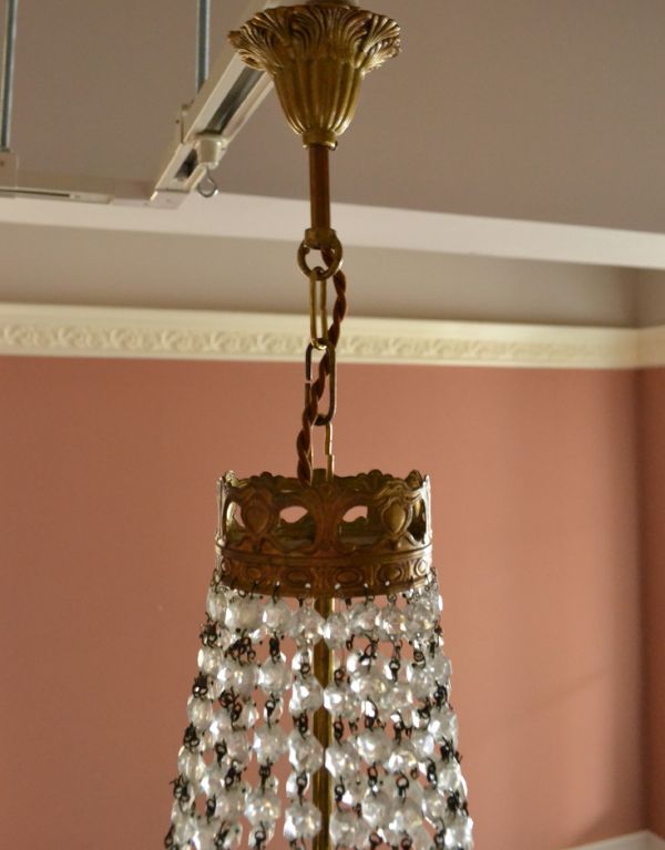 シャンデリア 照明・ライティング フランスから届いたアンティーク照明、エッフェル型のアンティークシャンデリア。引っ掛けシーリングのタイプに加工してお届けしますので、リビングやダイニングテーブルの上などお好きな場所に簡単に取り付けてみてください。(x-663-z)