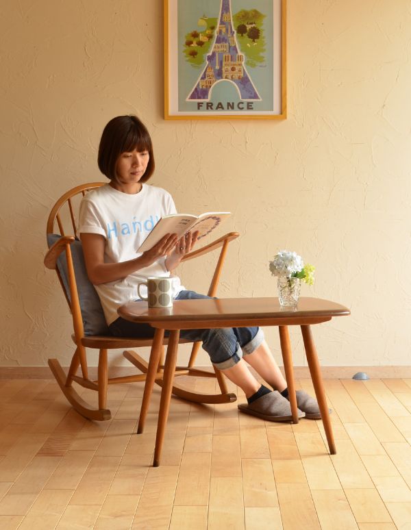 アーコールの家具 アンティーク家具 子供部屋でも使えるイギリスのアンティーク家具、アーコールのサイドテーブル。どんなテイストにもマッチしてしまうのが、このアーコールのコーヒーテーブルです。(x-664-f)