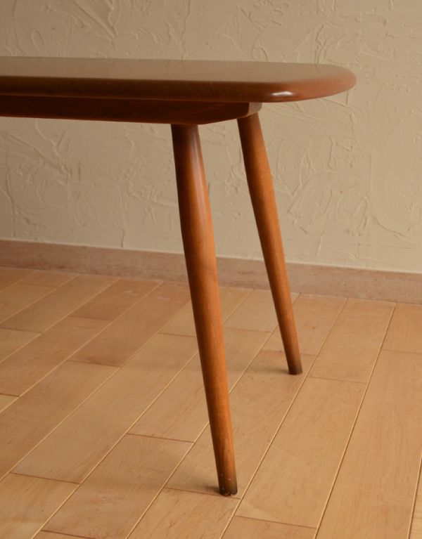 アーコールの家具 アンティーク家具 子供部屋でも使えるイギリスのアンティーク家具、アーコールのサイドテーブル。きちんとお直ししていますので、しっかりとした安定感があります。(x-664-f)