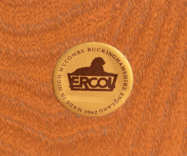 アーコールの家具 アンティーク家具 子供部屋でも使えるイギリスのアンティーク家具、アーコールのサイドテーブル。アーコールのタグが残っていました。(x-664-f)