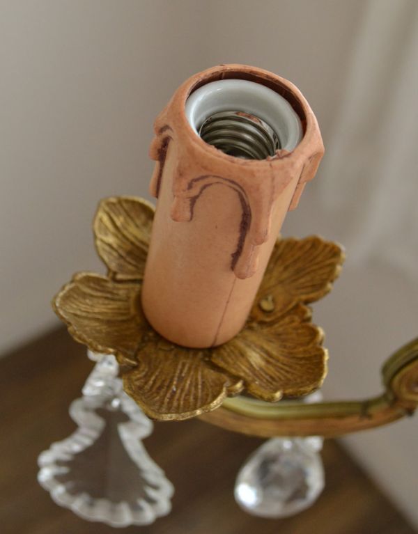 シャンデリア 照明・ライティング フランス便で到着、アンティークのガラス×真鍮製シャンデリア(3灯)。しっかりオーバーホウルをしたので、ご安心下さい。(x-665-z)