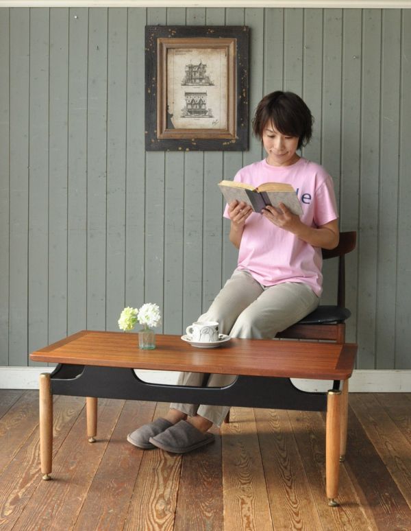 G-PLAN(Gプラン) アンティーク家具 ブラックが効いているヴィンテージ家具、北欧スタイルのセンターテーブル(G-PLAN)。天板が広いので、ゆったりとお使い頂けます。(x-669-f)